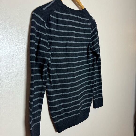 CLEARANCE! Black GAP Factory Striped Cardigan Size M VGUC - Picture 4 of 5